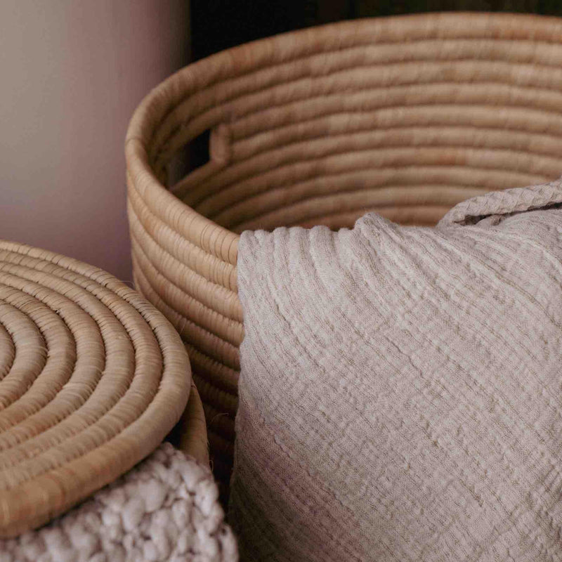 woven rattan laundry baskets with lid with linen